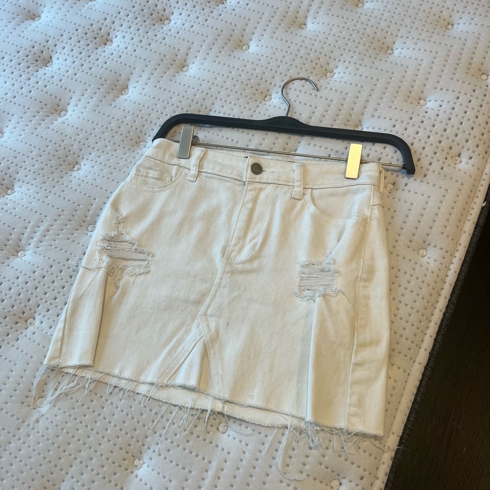 Hollister white ripped jean skirt SIZE 0 width 24